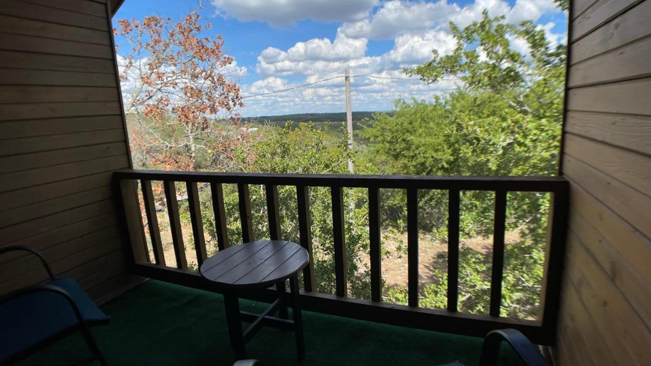 Walnut Canyon Cabins Fredericksburg Exterior photo